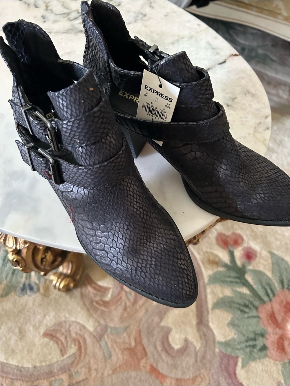 Express Women's Black Snake-Print Ankle Booties SZ 6.5. BB:336-58